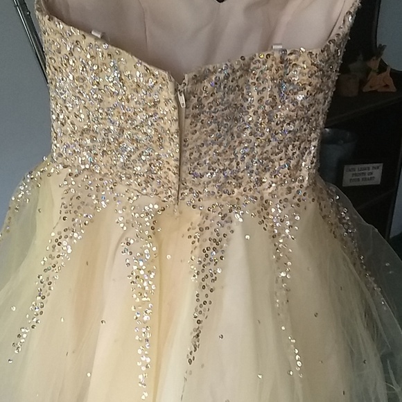 Dress - Picture 6 of 8